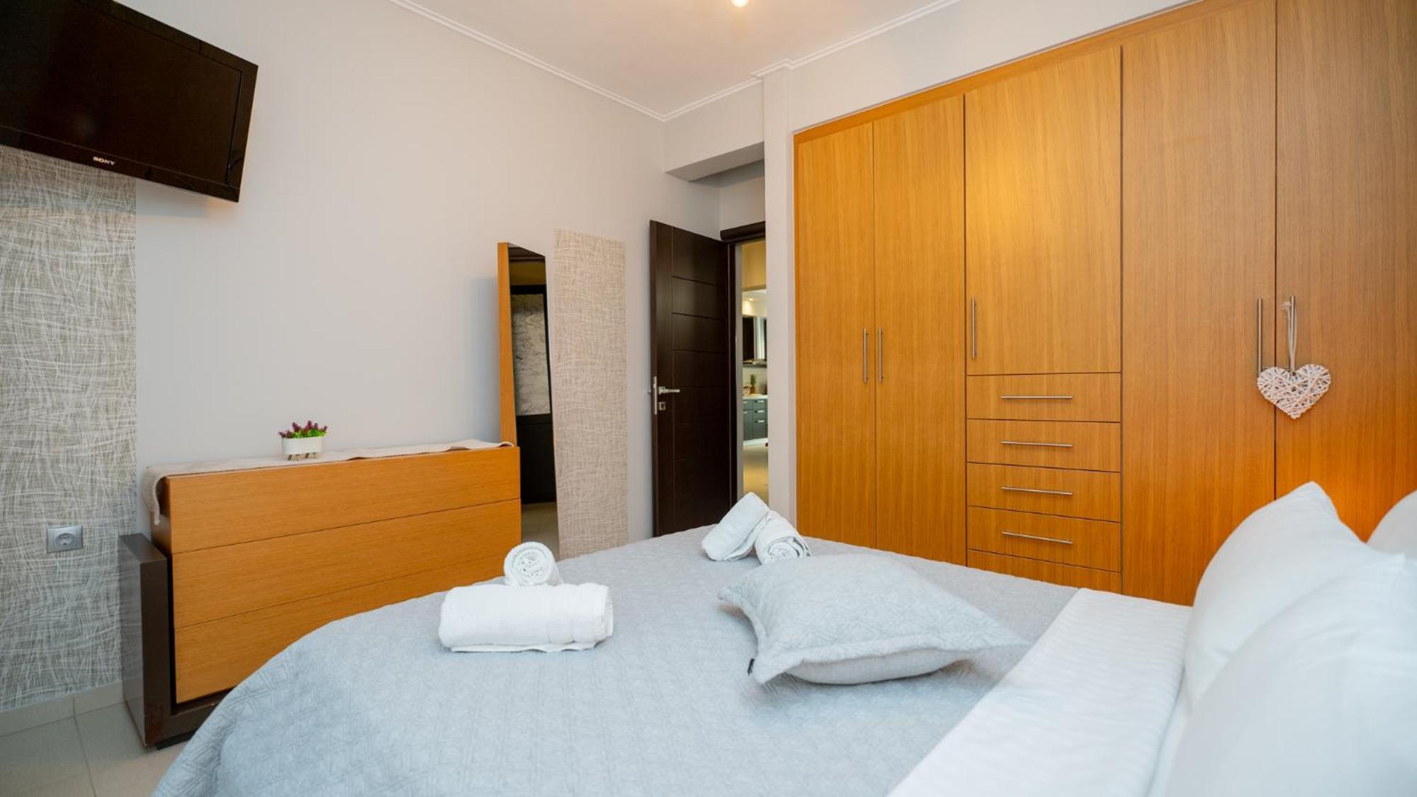 Mary'S Modern And Elegant Apartment Kalambaka Esterno foto