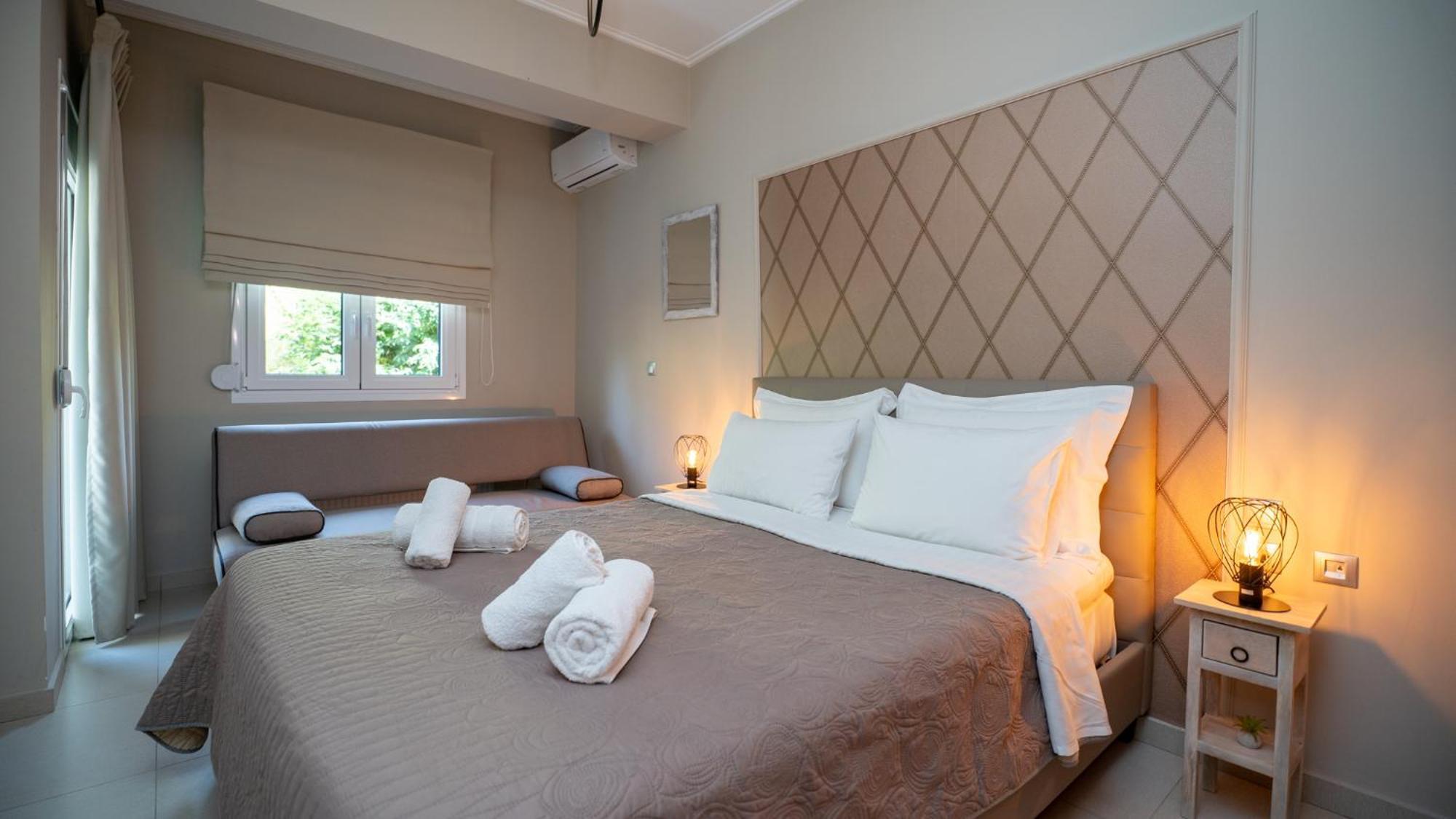 Mary'S Modern And Elegant Apartment Kalambaka Esterno foto